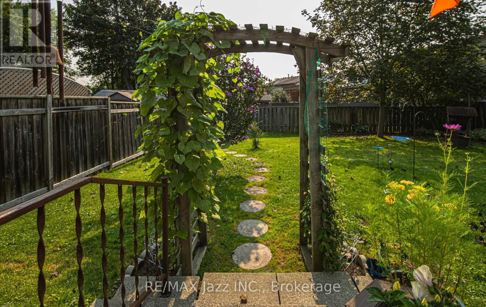 1481 Evangeline Drive, Oshawa, Ontario  L1J 3S8 - Photo 19 - E13670736