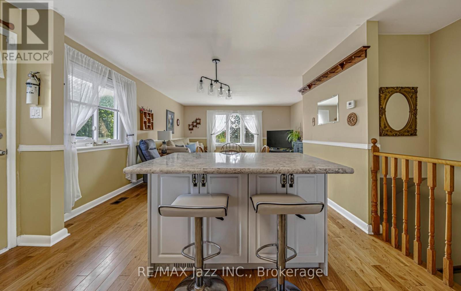 1481 Evangeline Drive, Oshawa, Ontario  L1J 3S8 - Photo 4 - E13670736