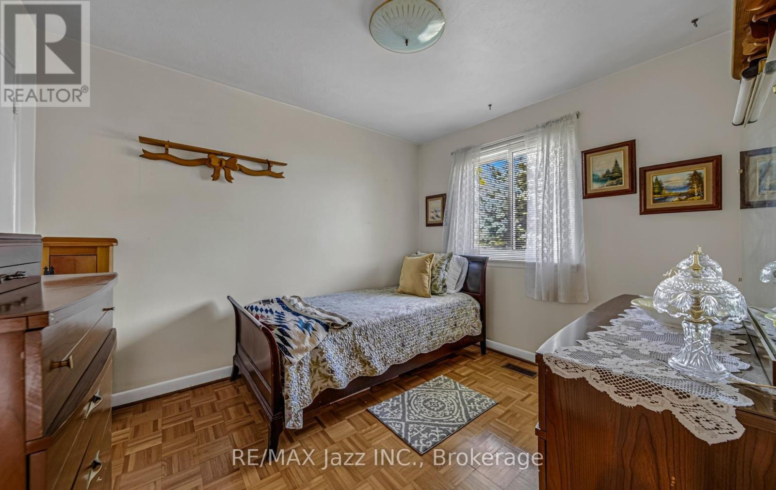1481 Evangeline Drive, Oshawa, Ontario  L1J 3S8 - Photo 9 - E13670736