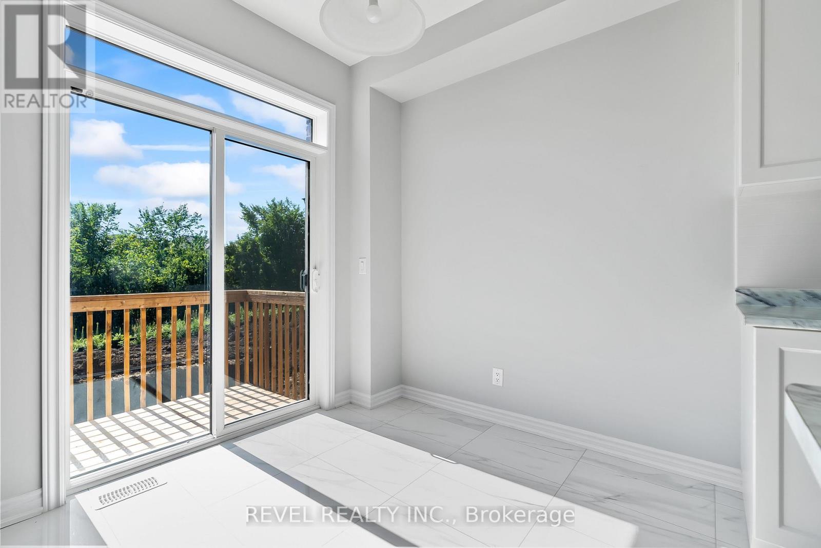 14 Paradise Way, Whitby, Ontario  L1R 0R7 - Photo 11 - E13670920