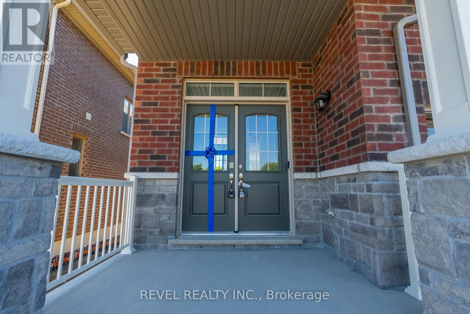 14 Paradise Way, Whitby, Ontario  L1R 0R7 - Photo 2 - E13670920
