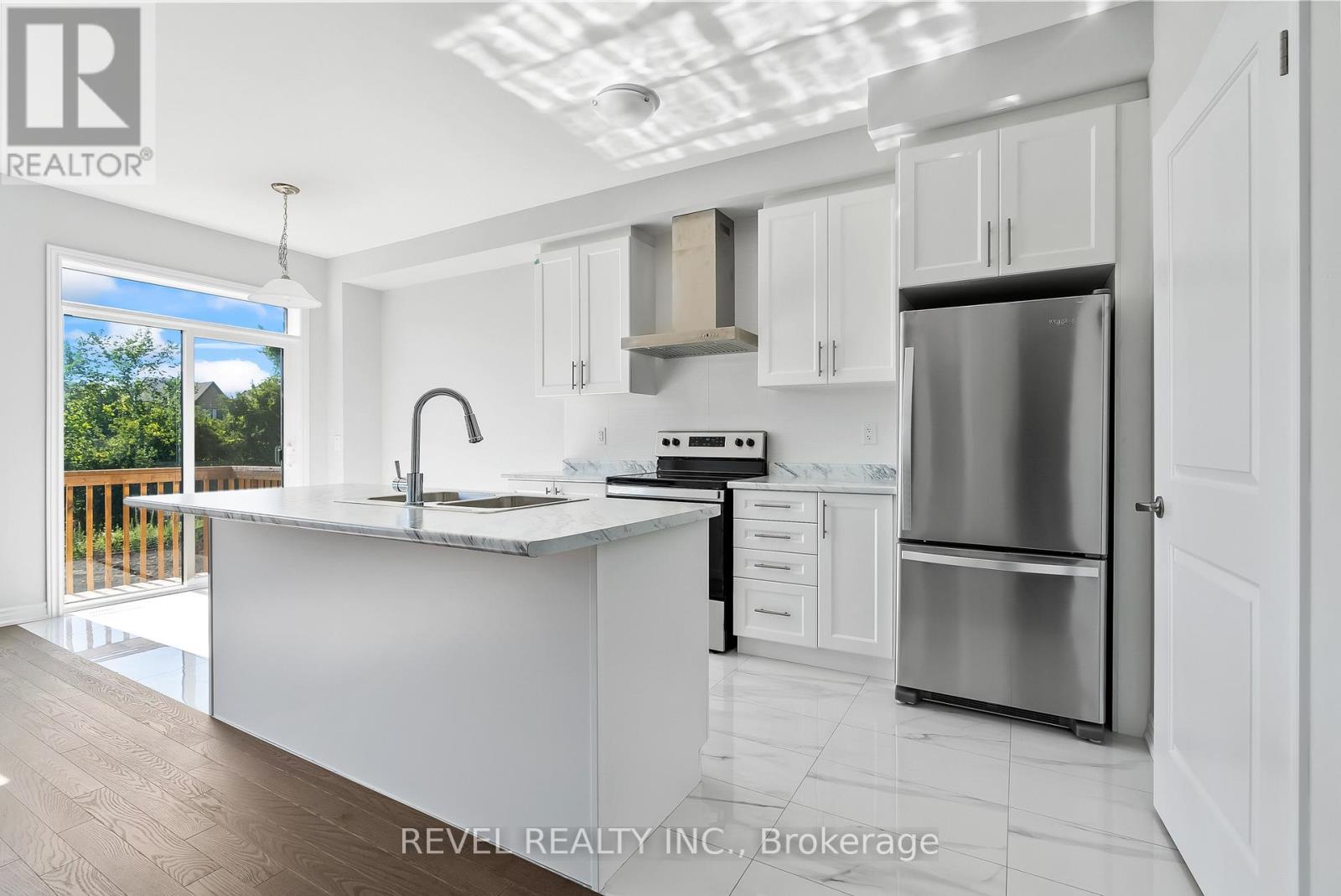 14 Paradise Way, Whitby, Ontario  L1R 0R7 - Photo 7 - E13670920
