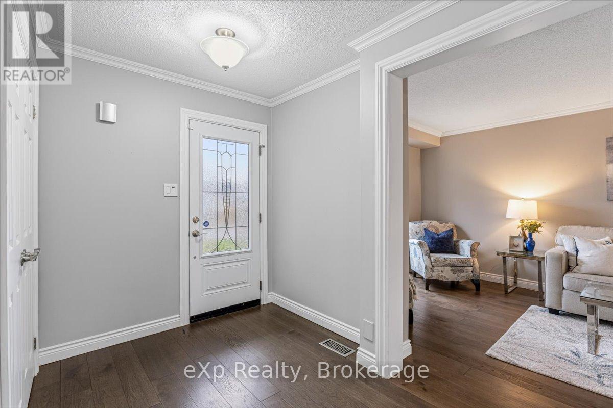 1067 Maury Crescent, Pickering, Ontario L1X 1R4 - Photo 4 - E13670998