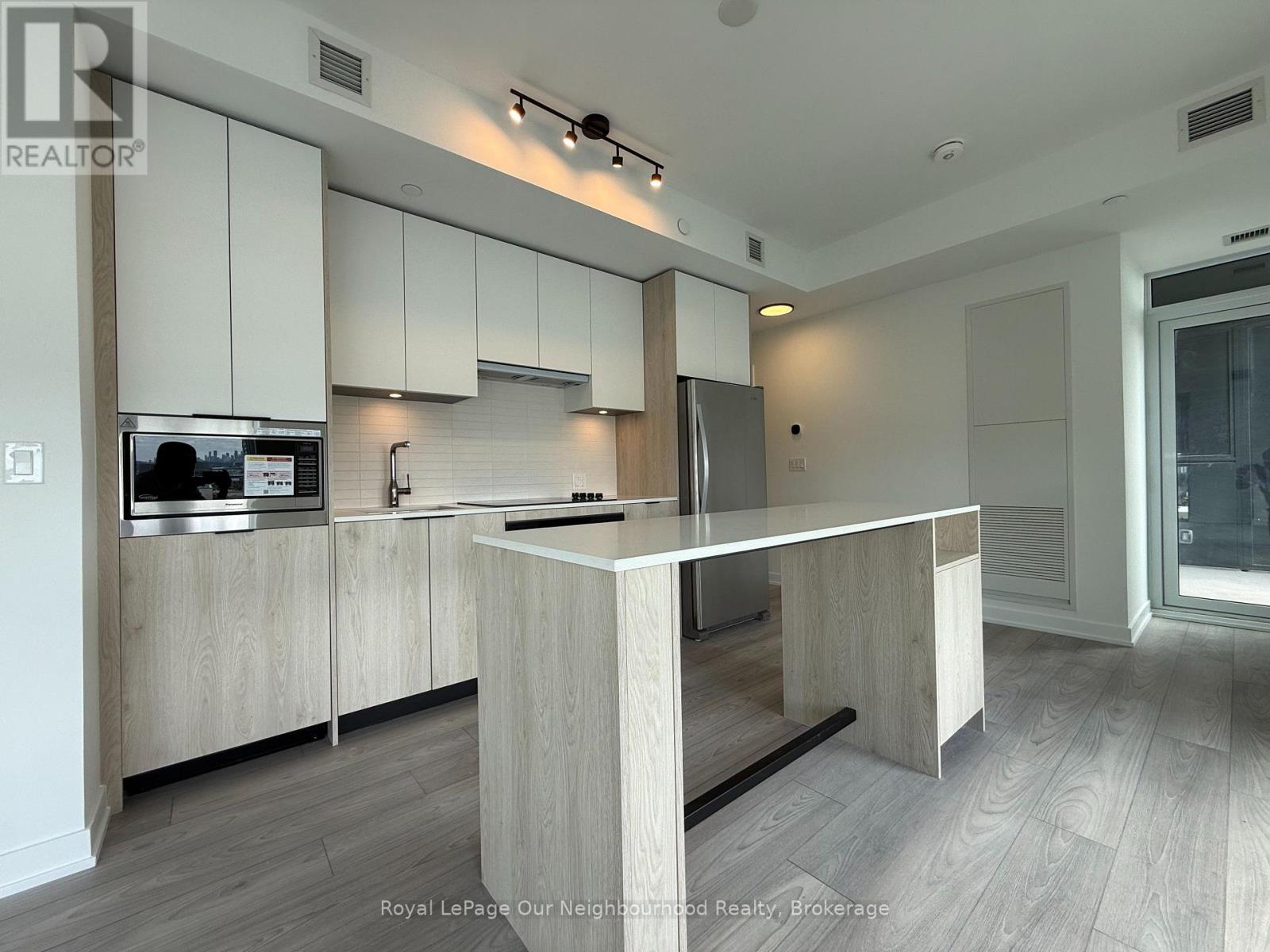 1409 - 1007 The Queensway, Toronto, Ontario  M8Z 0H4 - Photo 2 - W13670712
