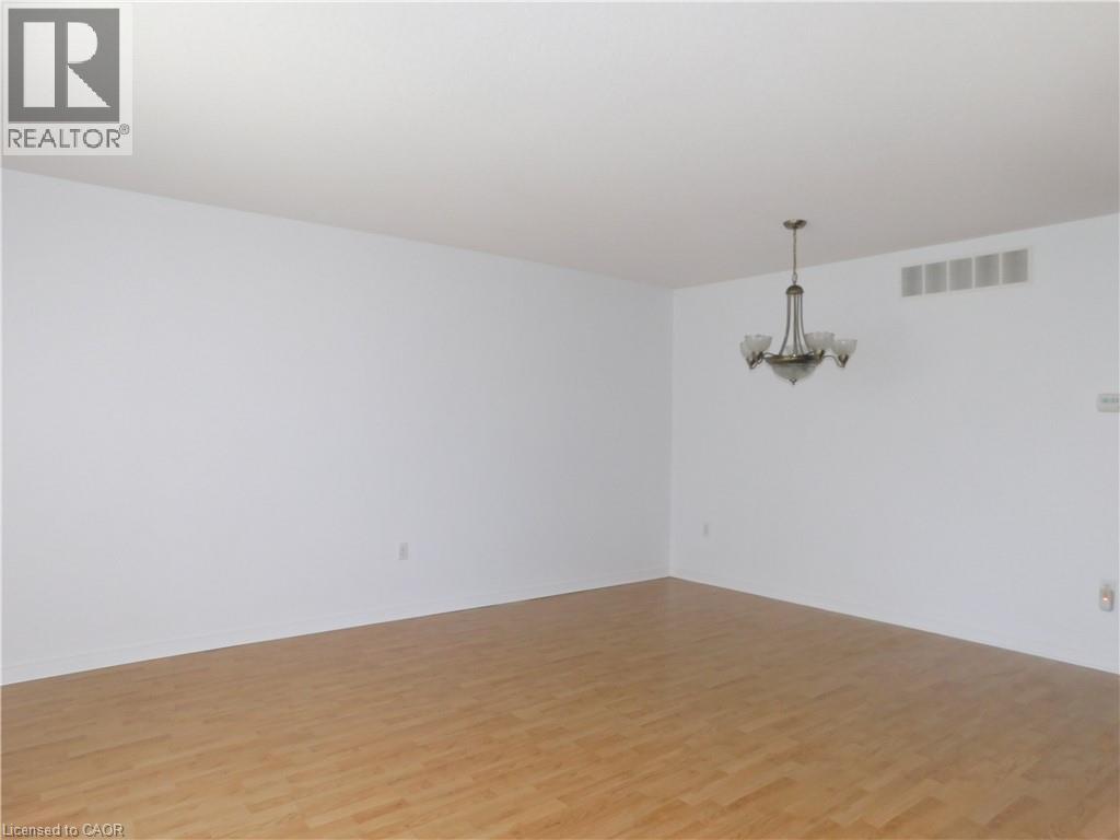 24 Kenyon Crescent Unit# 15, Grimsby, Ontario  L3M 5S4 - Photo 5 - 40811394