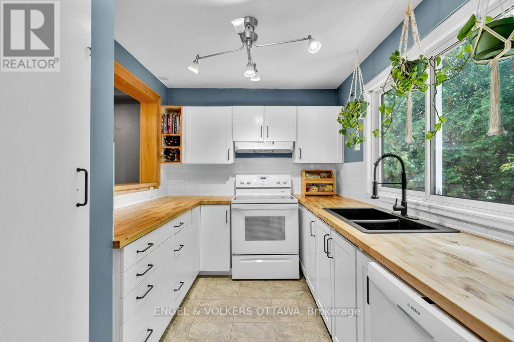 878 Grenon Avenue, Ottawa, Ontario  K2B 6G3 - Photo 12 - X13670704