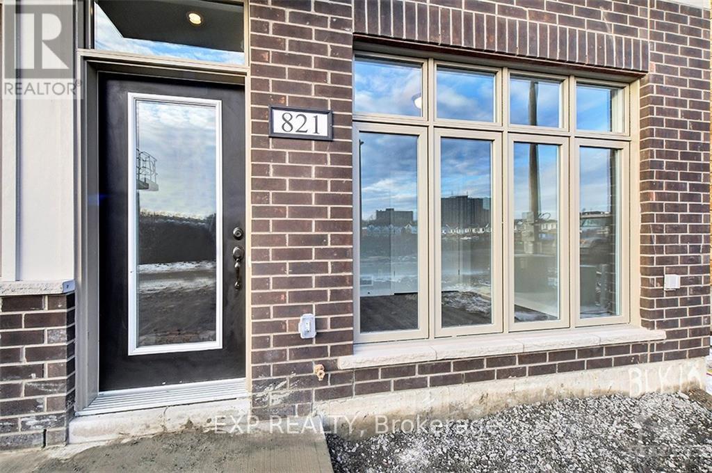 821 Mikinak Road, Ottawa, Ontario  K1K 4Z9 - Photo 2 - X13670992