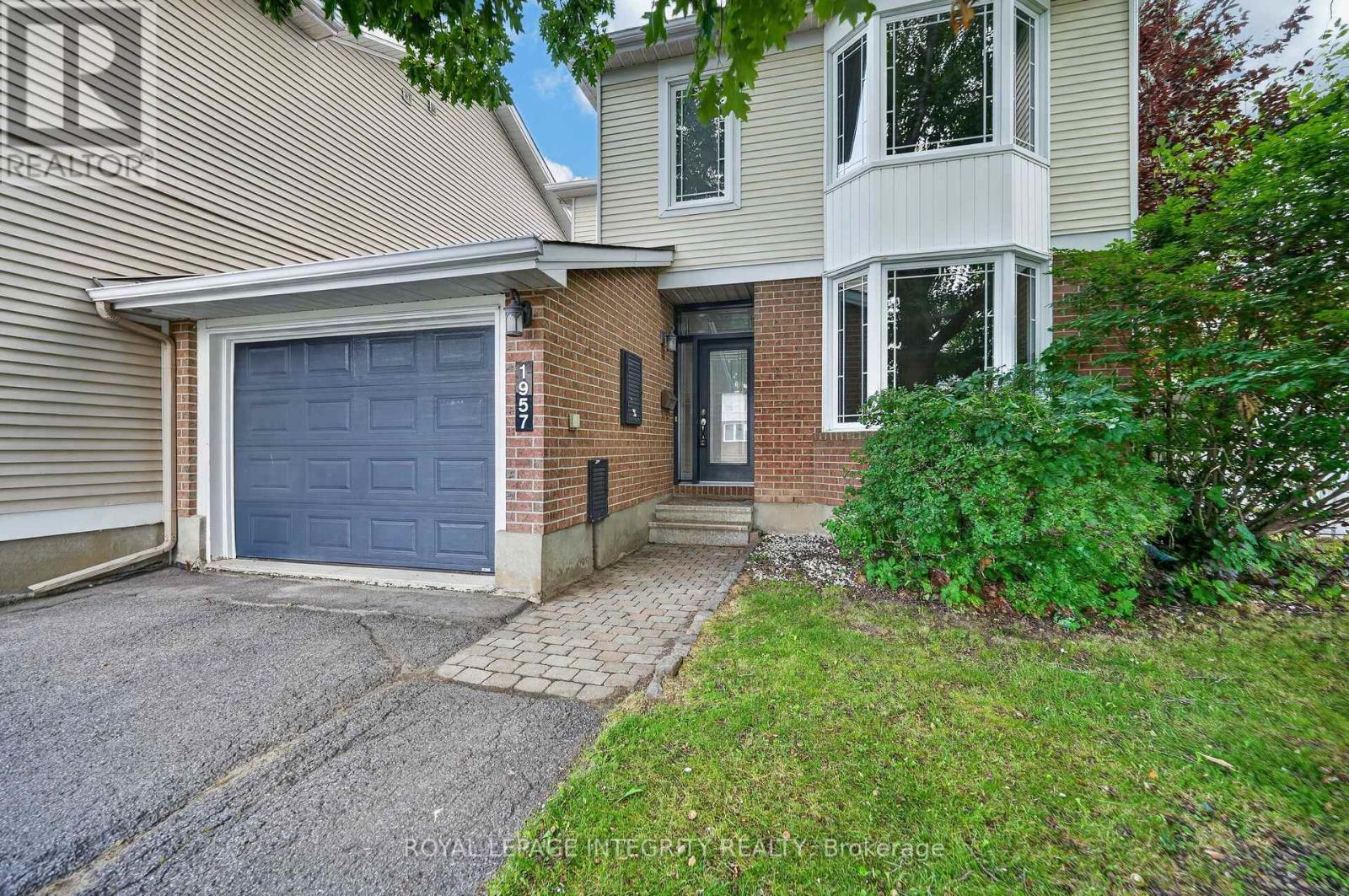 1957 Crestmont Place, Ottawa, Ontario  K1W 1E4 - Photo 1 - X13671084