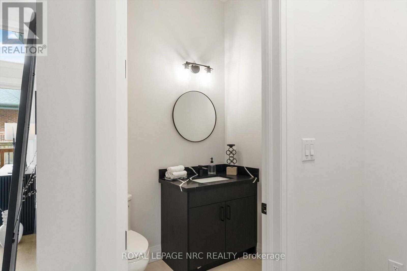 11 Primrose Street, Pelham, Ontario  L3E 0H1 - Photo 24 - X13670906
