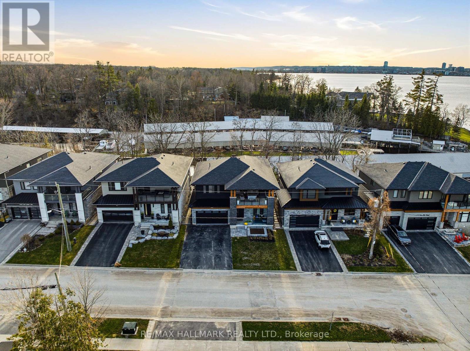 404 COX MILL ROAD, Barrie, Ontario