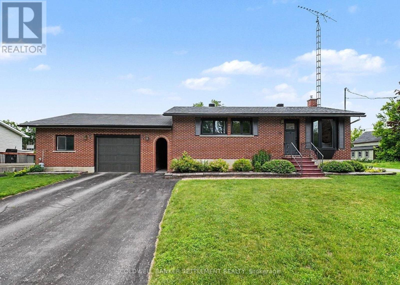 14 Baynes Street, Perth, Ontario K7H 1R1 - Photo 2 - X13670788