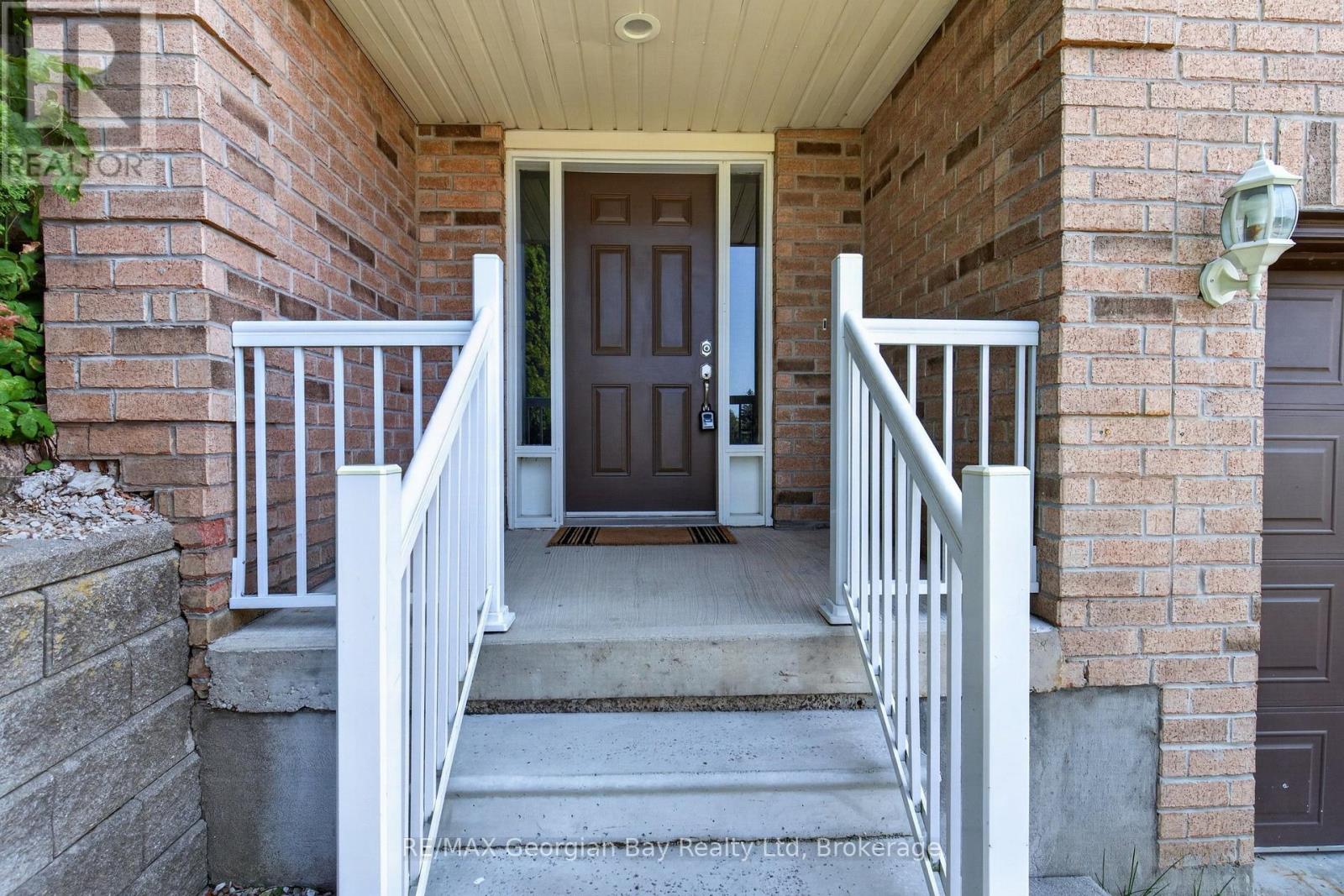 423 Irwin Street, Midland, Ontario  L4R 2V6 - Photo 2 - S13670688