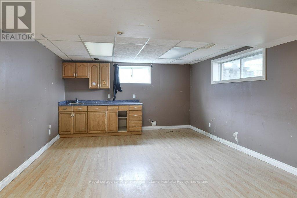 8 Edna Street, Orillia, Ontario  L3V 6G4 - Photo 12 - S13670930