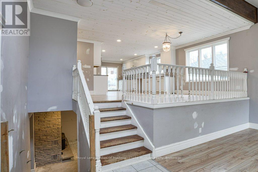 8 Edna Street, Orillia, Ontario  L3V 6G4 - Photo 2 - S13670930