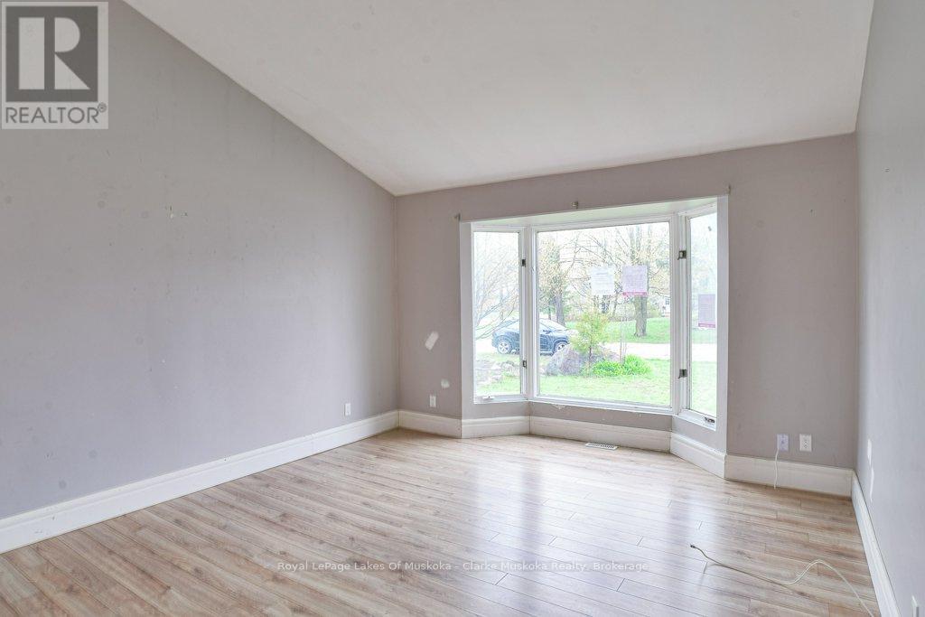 8 Edna Street, Orillia, Ontario  L3V 6G4 - Photo 3 - S13670930