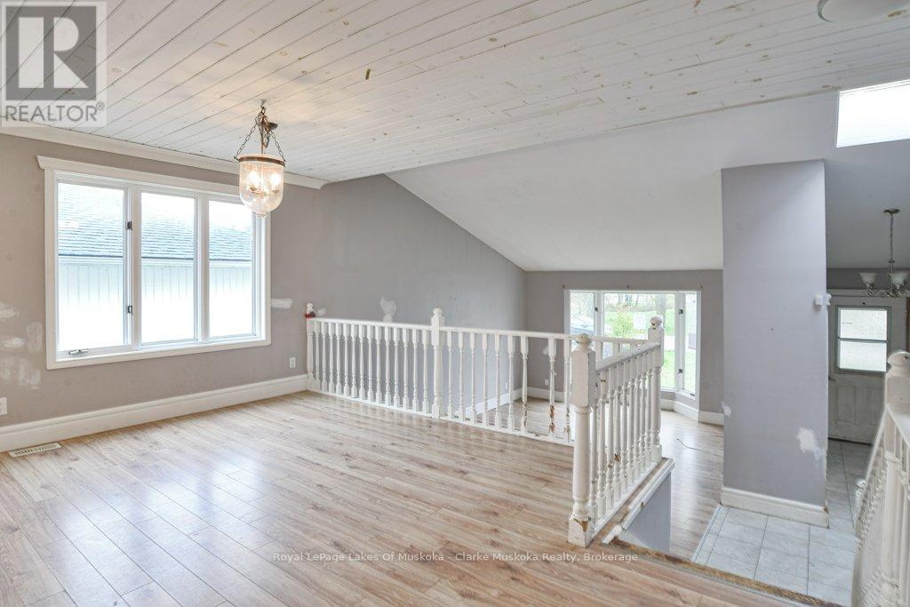 8 Edna Street, Orillia, Ontario  L3V 6G4 - Photo 4 - S13670930