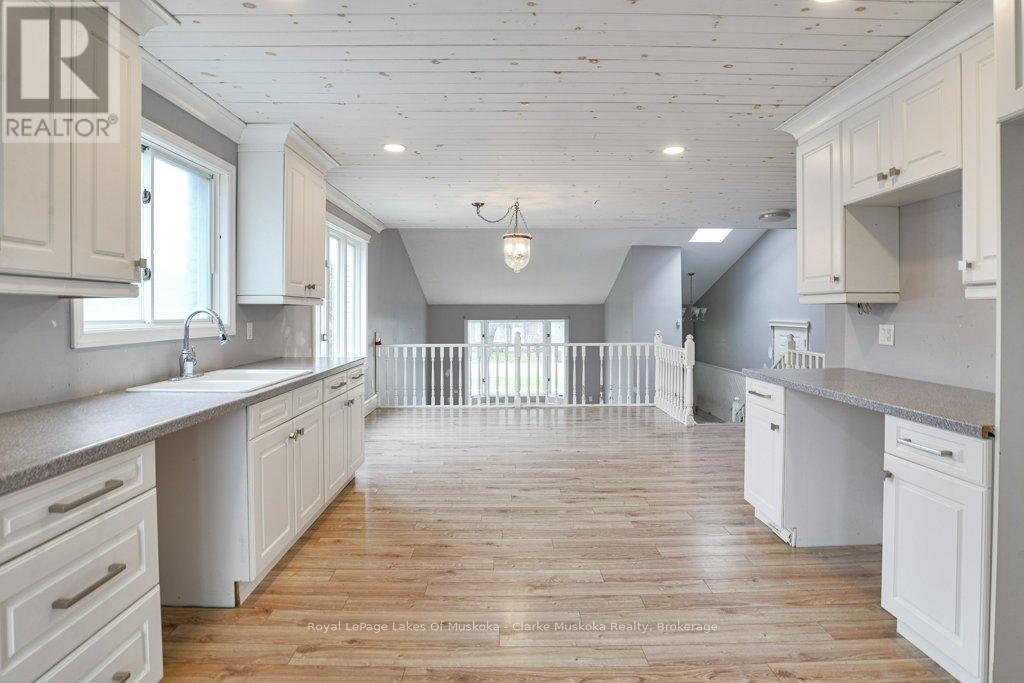 8 Edna Street, Orillia, Ontario  L3V 6G4 - Photo 6 - S13670930