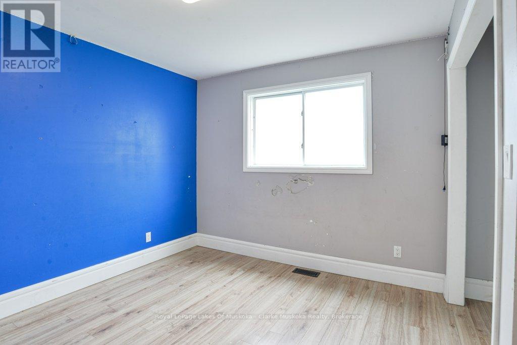 8 Edna Street, Orillia, Ontario  L3V 6G4 - Photo 9 - S13670930