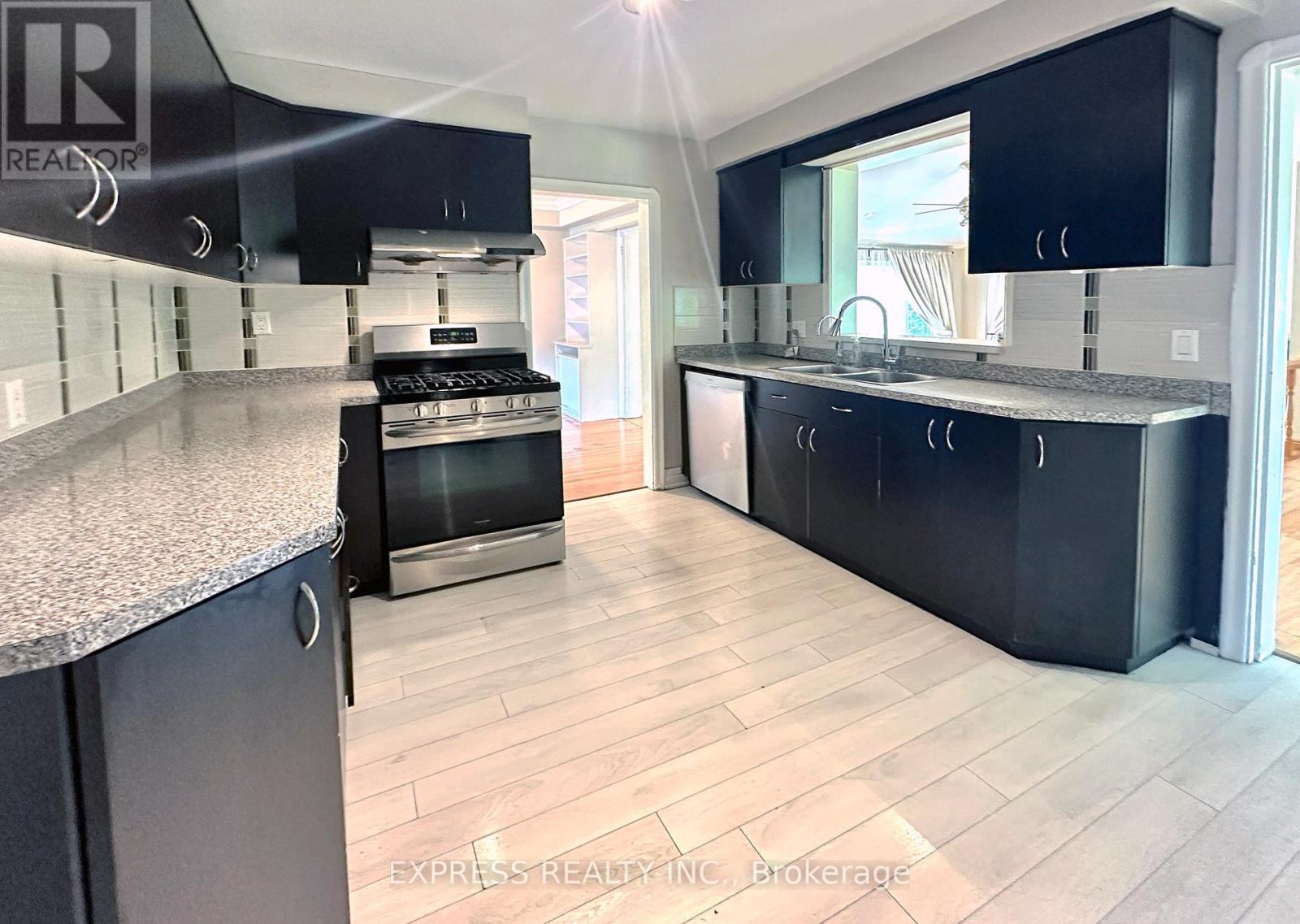 392 Hollywood Avenue, Toronto, Ontario  M2N 3L5 - Photo 5 - C13670724