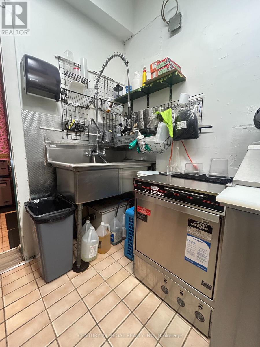 253 Gerrard Street E, Toronto, Ontario  M5A 2G1 - Photo 4 - C13670844