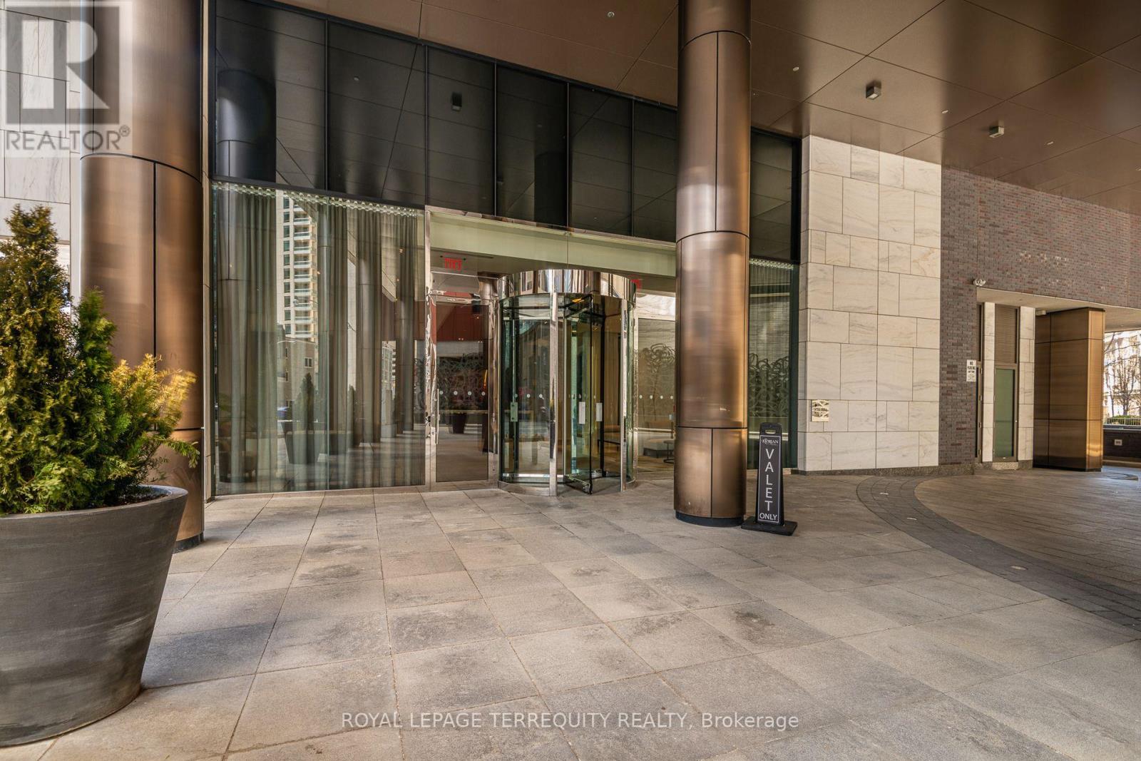 1704 - 88 Davenport Road, Toronto, Ontario  M5R 0A5 - Photo 4 - C13670974