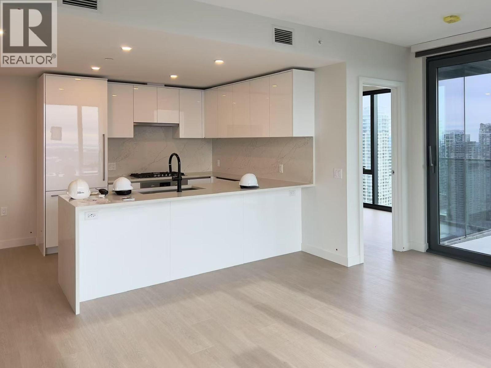 5987 Wilson Avenue, Burnaby, British Columbia  V5H 0L7 - Photo 3 - R3155131