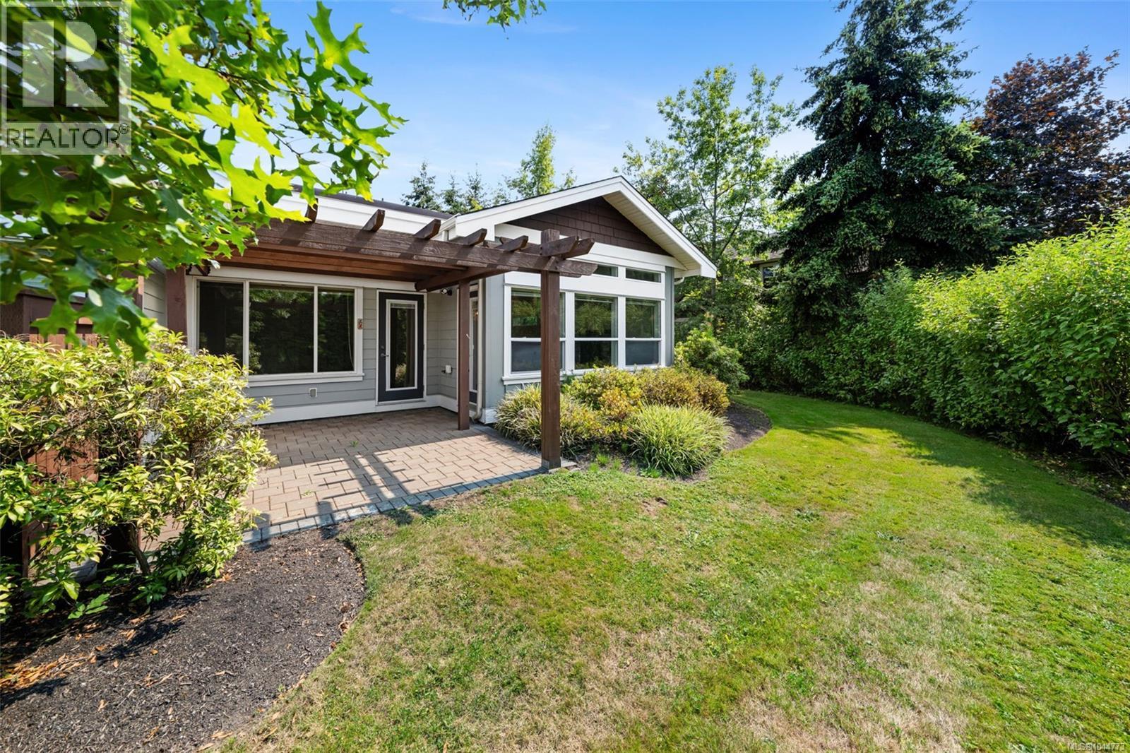553 Heatherdale Lane, Saanich, British Columbia  V8Z 0A4 - Photo 38 - 1044773