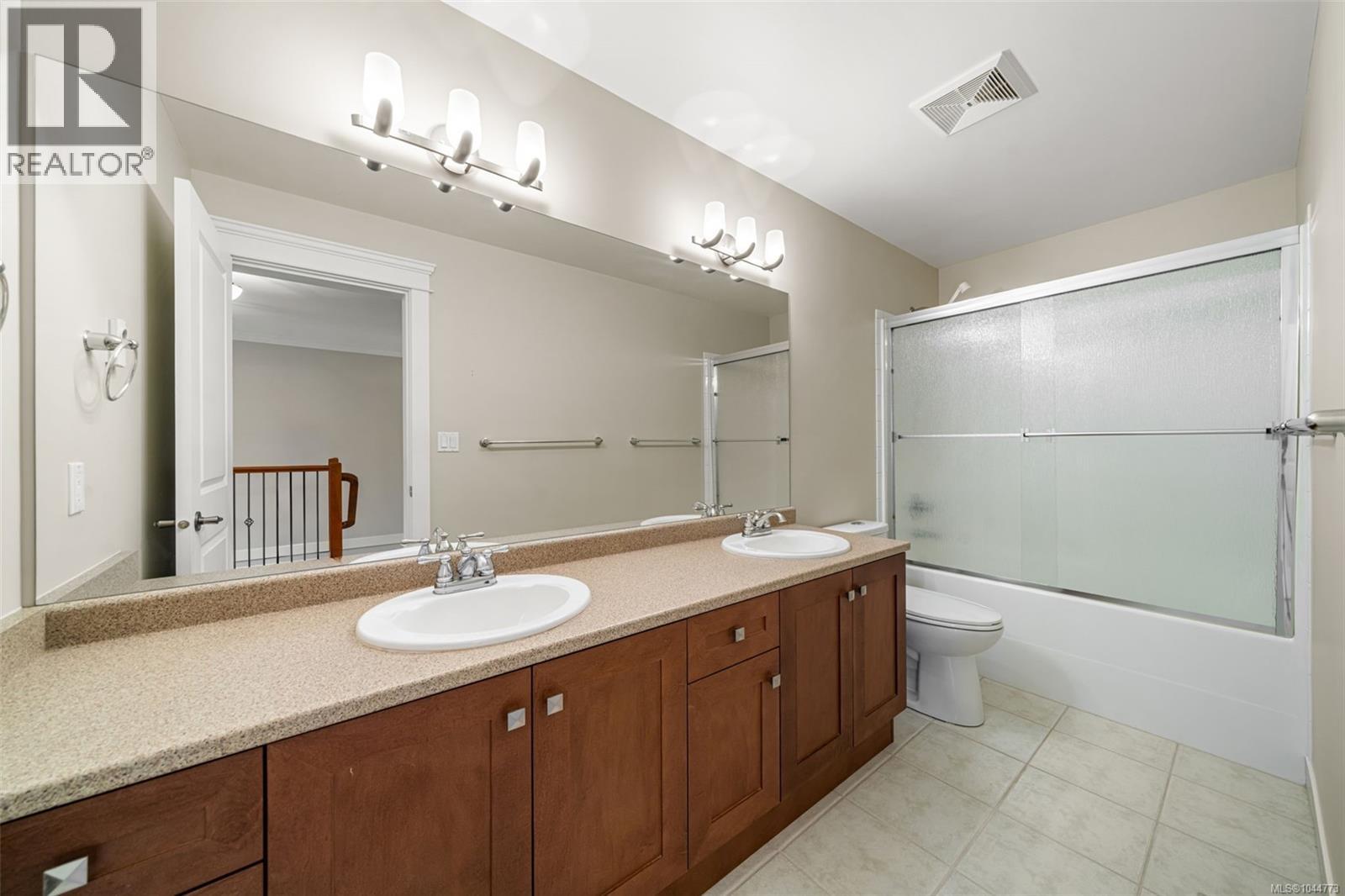 553 Heatherdale Lane, Saanich, British Columbia  V8Z 0A4 - Photo 22 - 1044773
