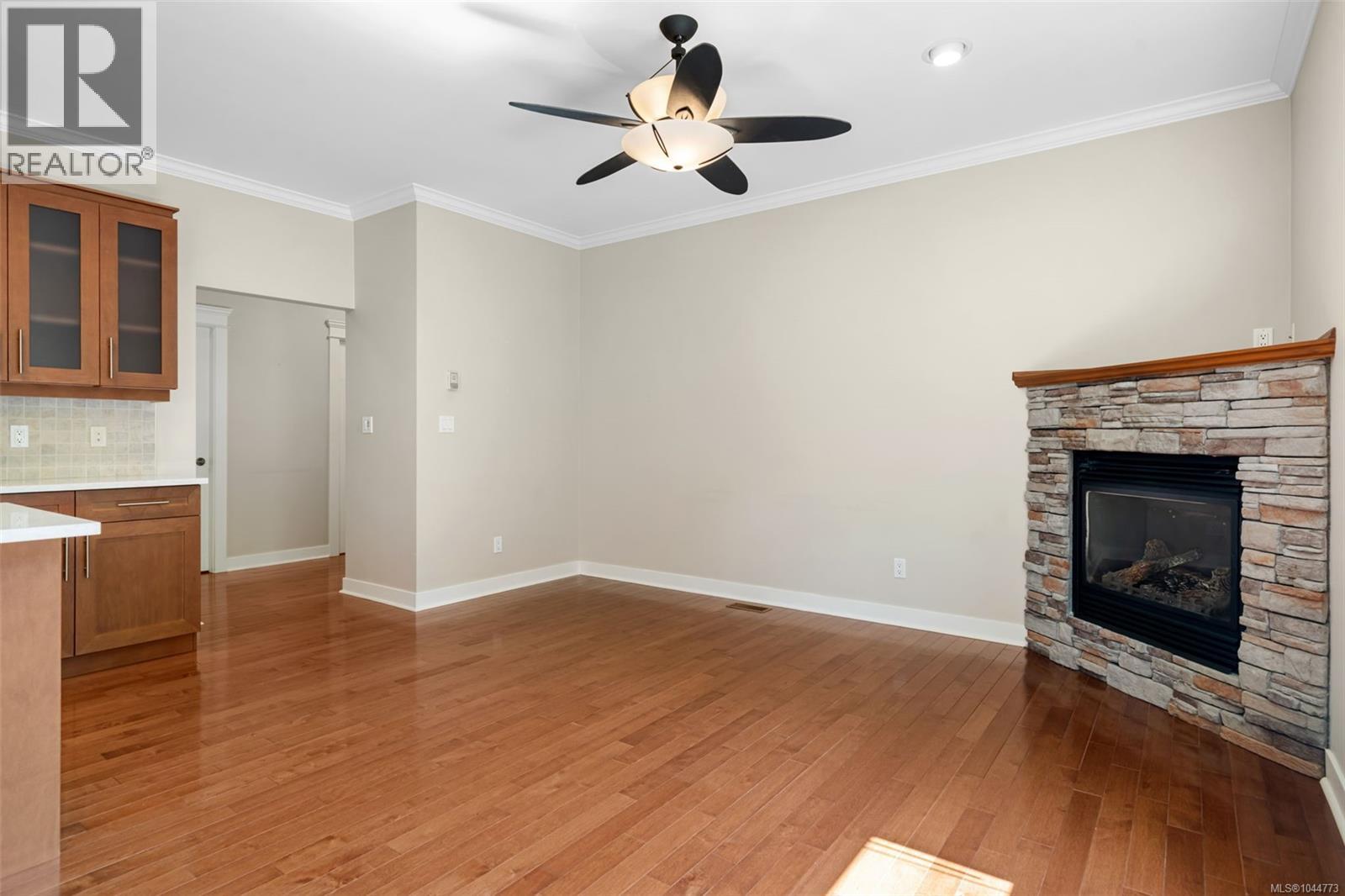 553 Heatherdale Lane, Saanich, British Columbia  V8Z 0A4 - Photo 7 - 1044773