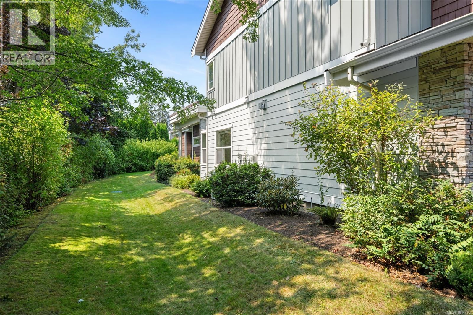 553 Heatherdale Lane, Saanich, British Columbia  V8Z 0A4 - Photo 41 - 1044773