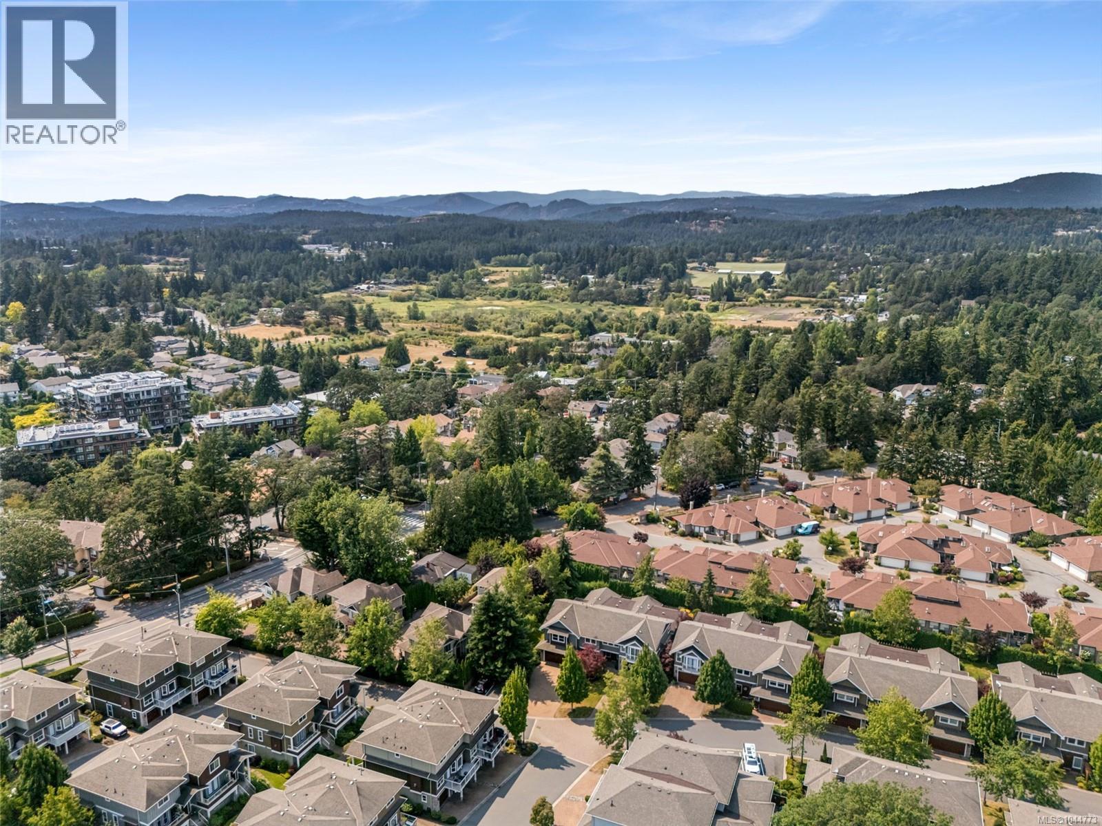 553 Heatherdale Lane, Saanich, British Columbia  V8Z 0A4 - Photo 42 - 1044773