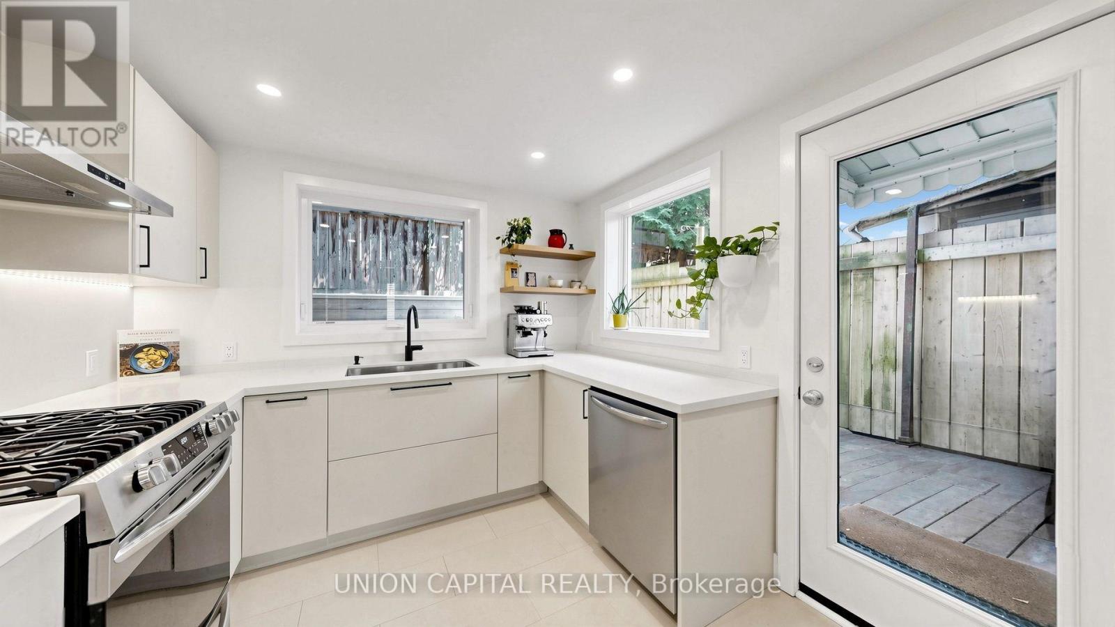 944 Dundas Street E, Toronto, Ontario M4M 1R3 - Photo 11 - E13670698