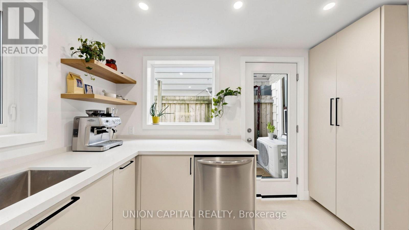 944 Dundas Street E, Toronto, Ontario M4M 1R3 - Photo 15 - E13670698