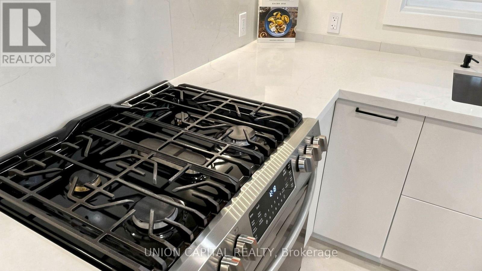 944 Dundas Street E, Toronto, Ontario M4M 1R3 - Photo 17 - E13670698