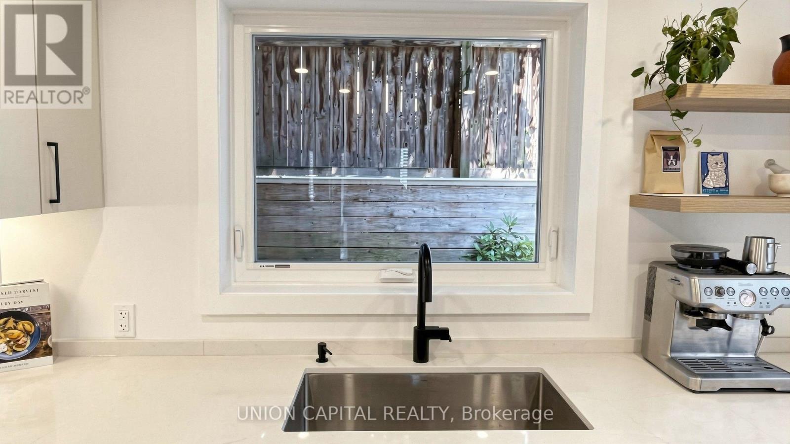 944 Dundas Street E, Toronto, Ontario M4M 1R3 - Photo 19 - E13670698