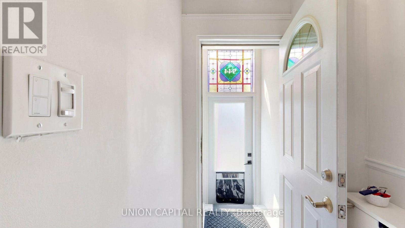944 Dundas Street E, Toronto, Ontario M4M 1R3 - Photo 21 - E13670698