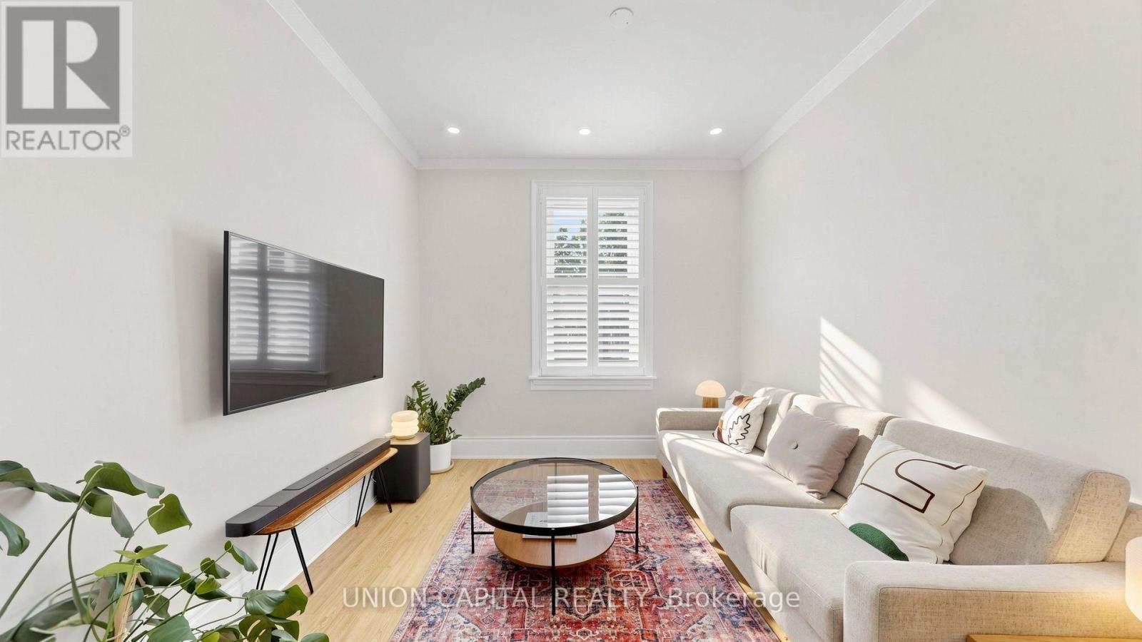 944 Dundas Street E, Toronto, Ontario M4M 1R3 - Photo 3 - E13670698