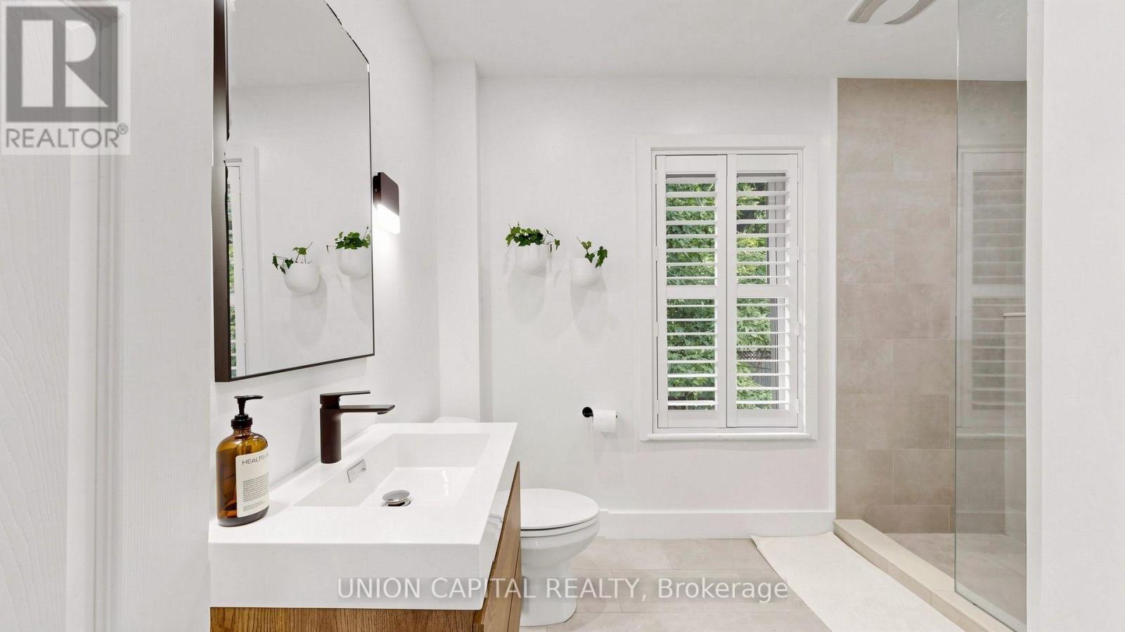 944 Dundas Street E, Toronto, Ontario M4M 1R3 - Photo 32 - E13670698