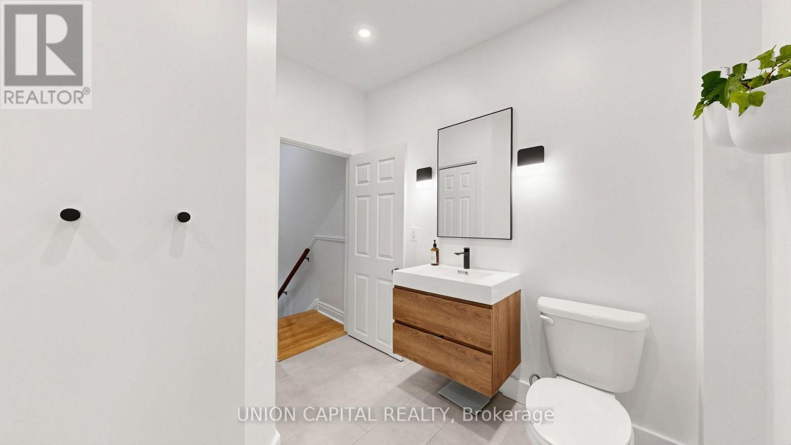 944 Dundas Street E, Toronto, Ontario M4M 1R3 - Photo 33 - E13670698