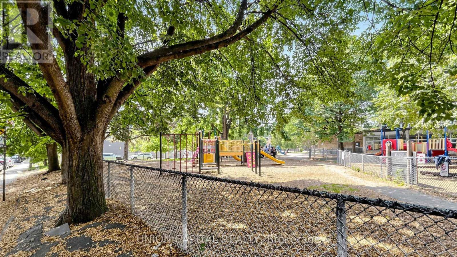 944 Dundas Street E, Toronto, Ontario M4M 1R3 - Photo 38 - E13670698