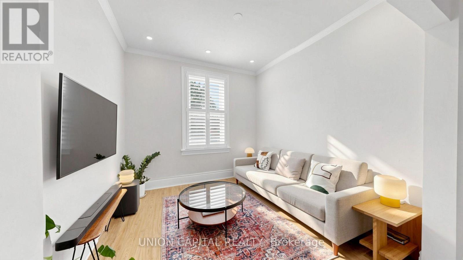 944 Dundas Street E, Toronto, Ontario M4M 1R3 - Photo 4 - E13670698