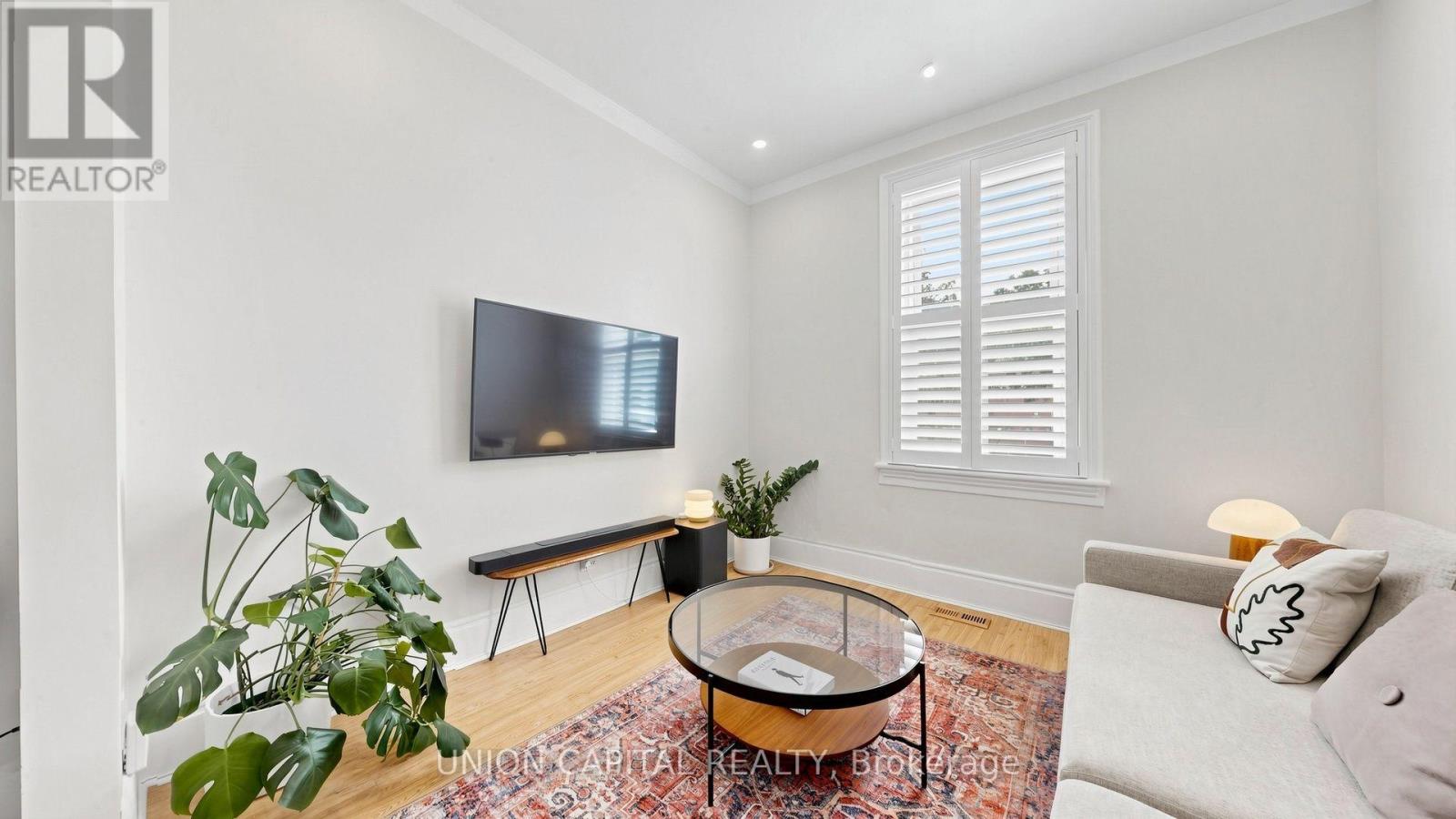 944 Dundas Street E, Toronto, Ontario M4M 1R3 - Photo 5 - E13670698