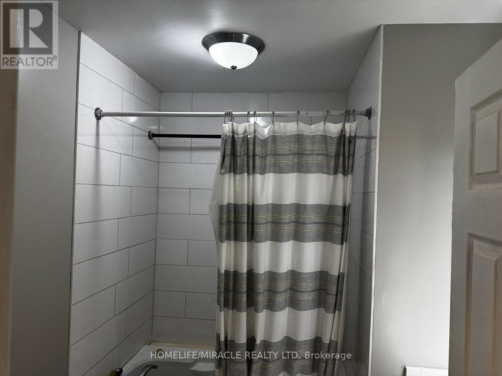 920 Willowdale Avenue, Oshawa, Ontario  L1H 1W2 - Photo 8 - E13670908