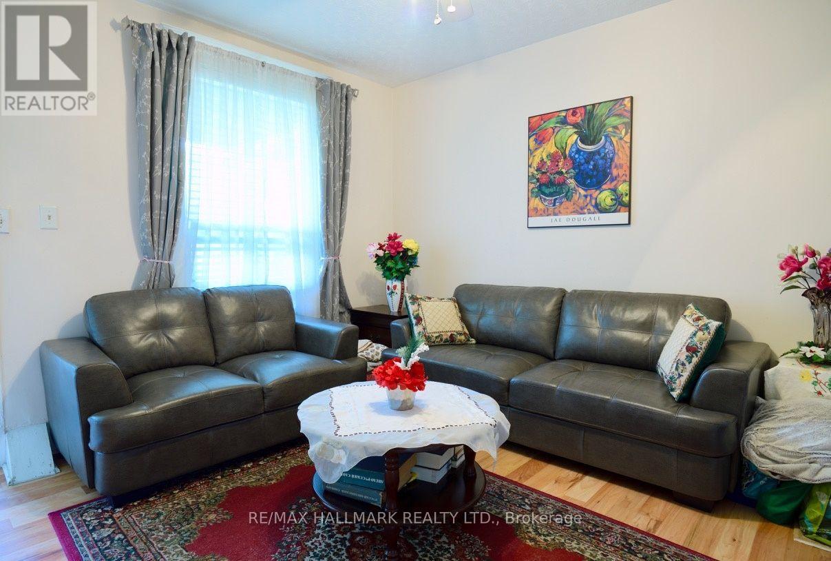 47 Dentonia Park Avenue, Toronto, Ontario  M4C 1W6 - Photo 2 - E13670918