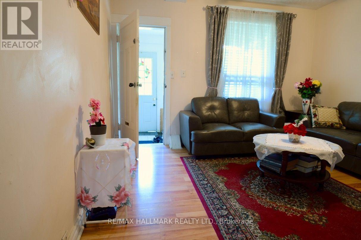 47 Dentonia Park Avenue, Toronto, Ontario  M4C 1W6 - Photo 3 - E13670918