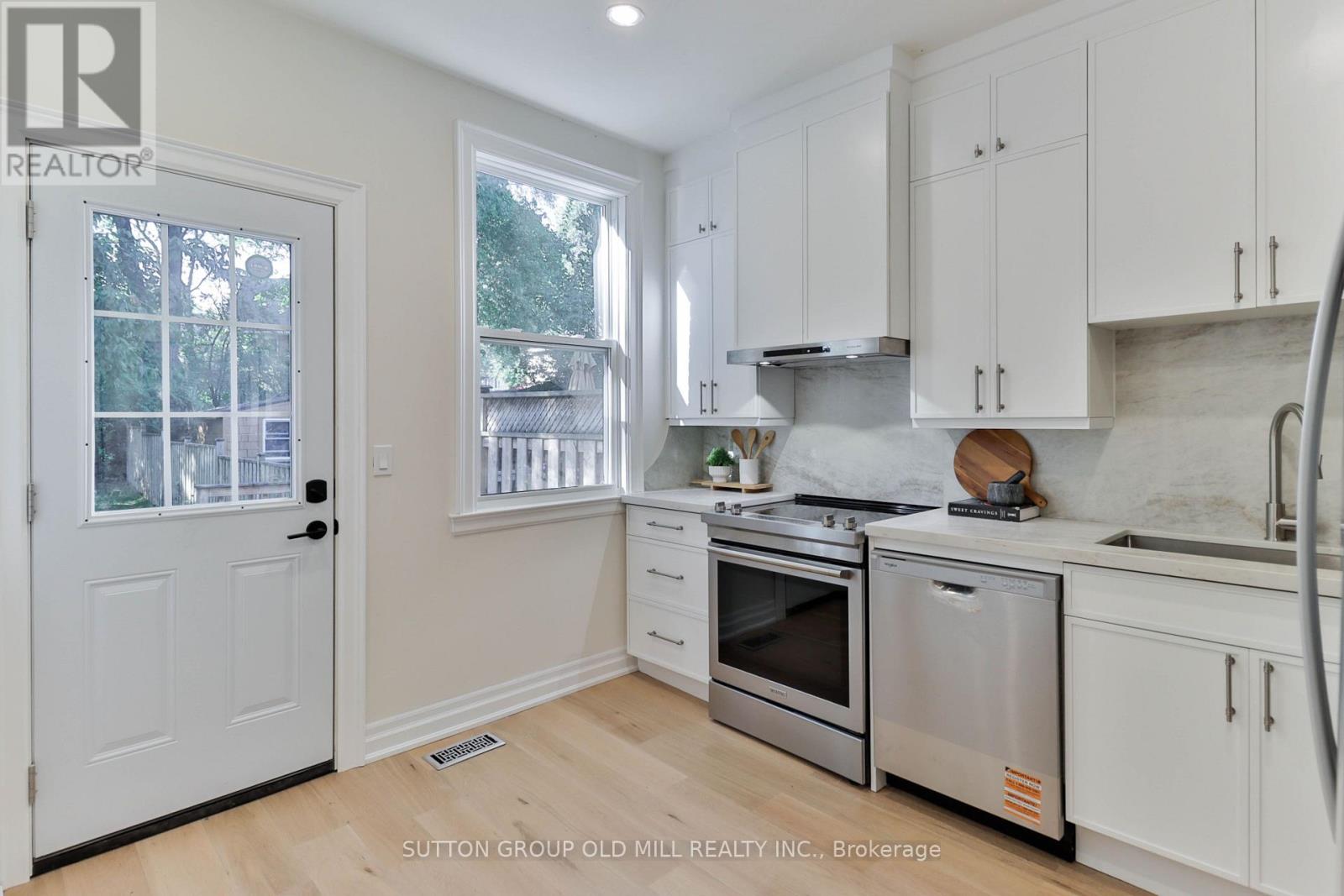 28 Eastmount Avenue, Toronto, Ontario  M4K 1V1 - Photo 10 - E13670982