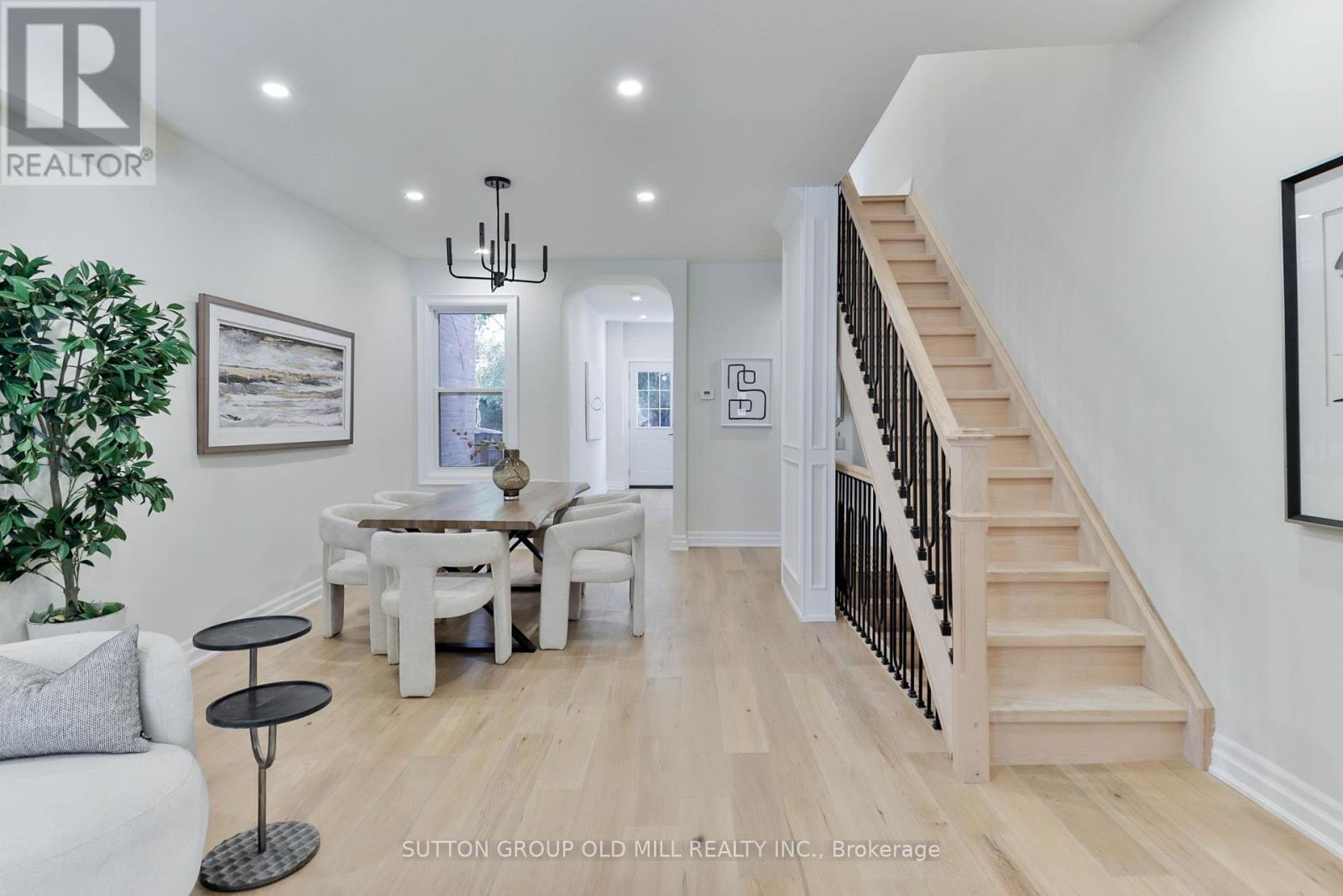 28 Eastmount Avenue, Toronto, Ontario  M4K 1V1 - Photo 3 - E13670982