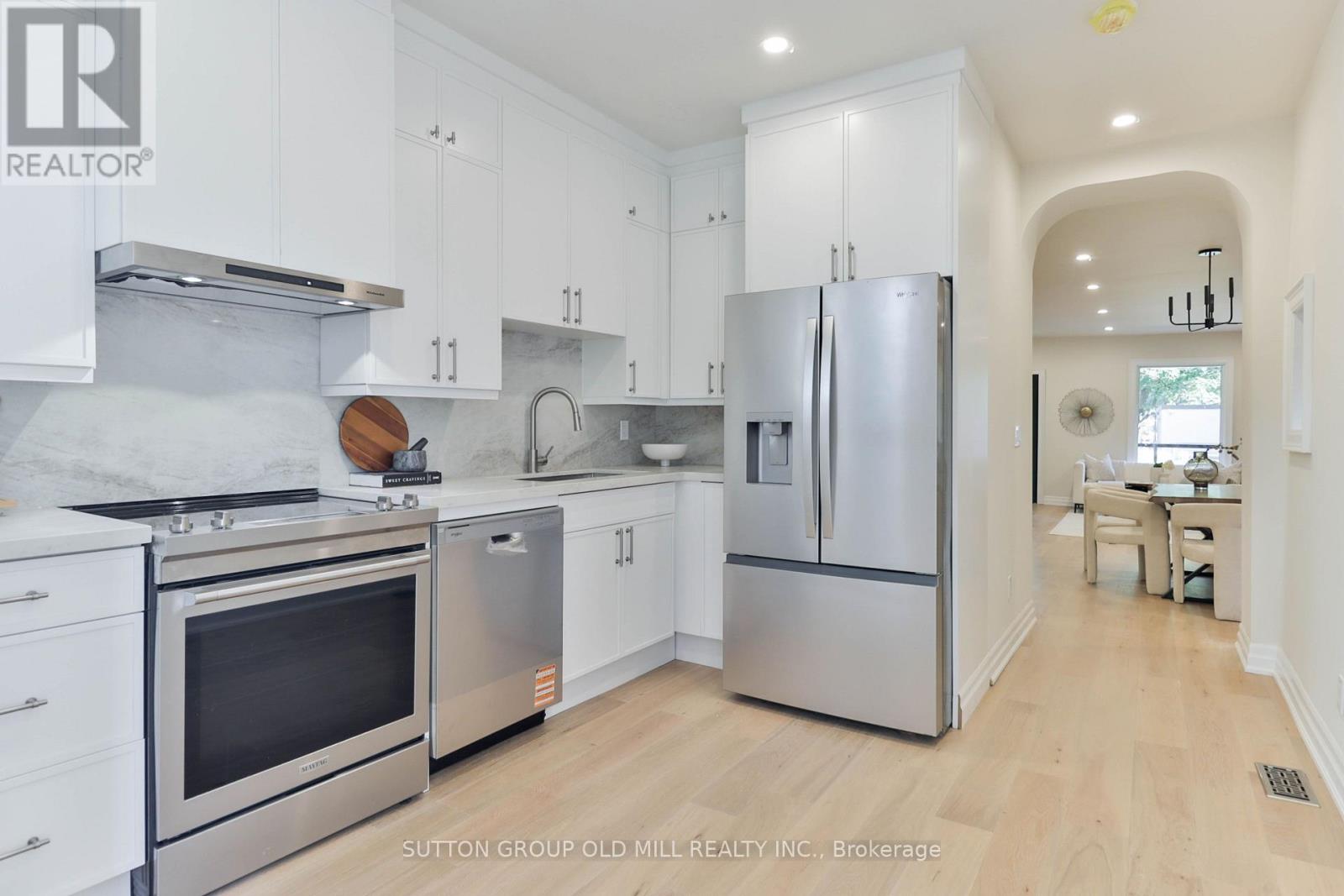 28 Eastmount Avenue, Toronto, Ontario  M4K 1V1 - Photo 9 - E13670982