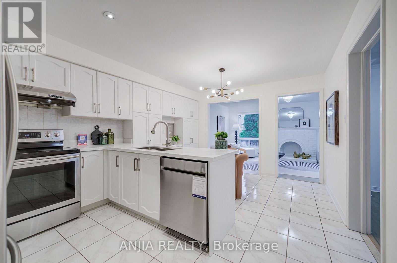 31 Shallowford Court, Toronto, Ontario M1V 5G6 - Photo 19 - E13671008