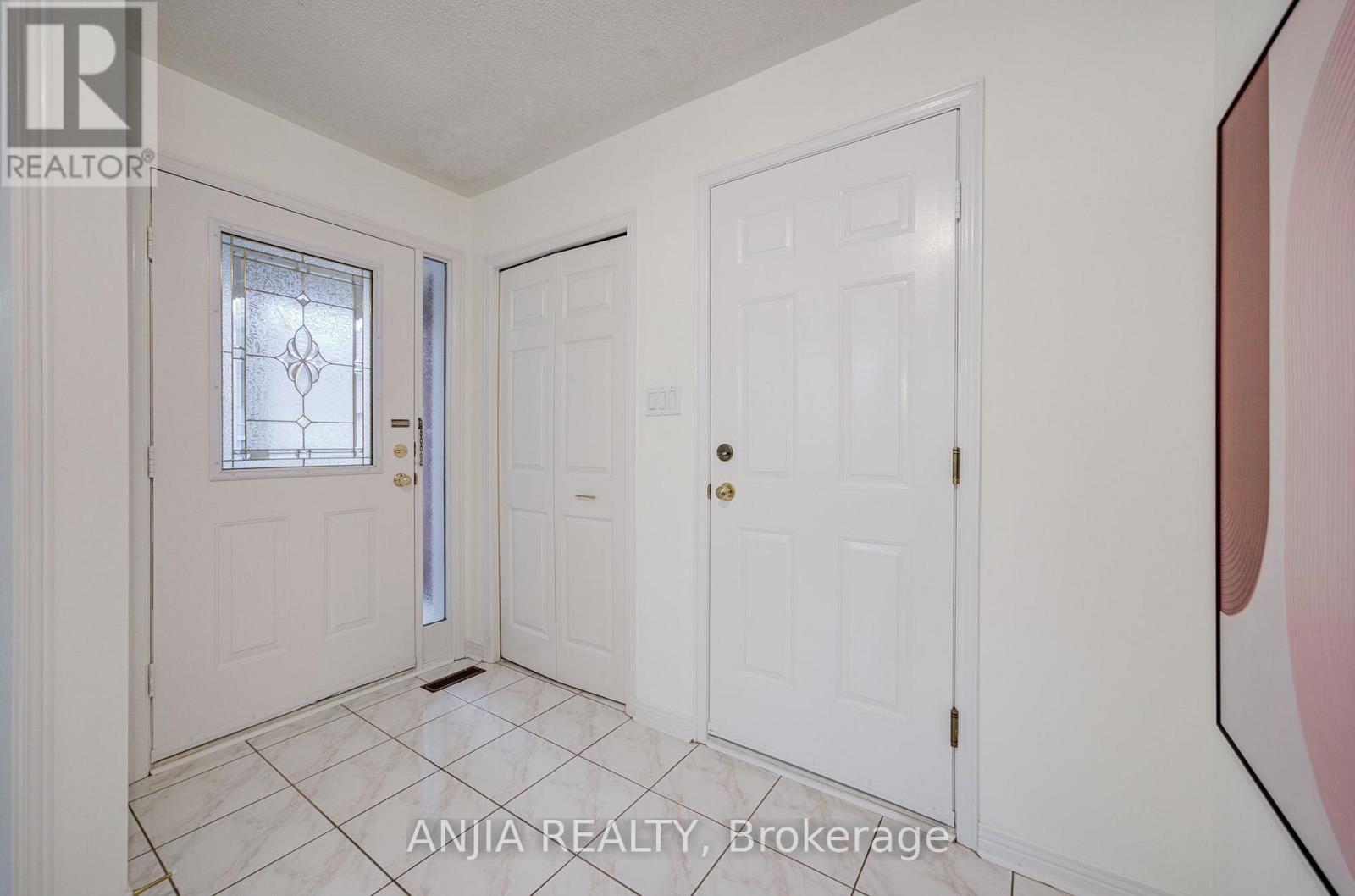 31 Shallowford Court, Toronto, Ontario M1V 5G6 - Photo 3 - E13671008